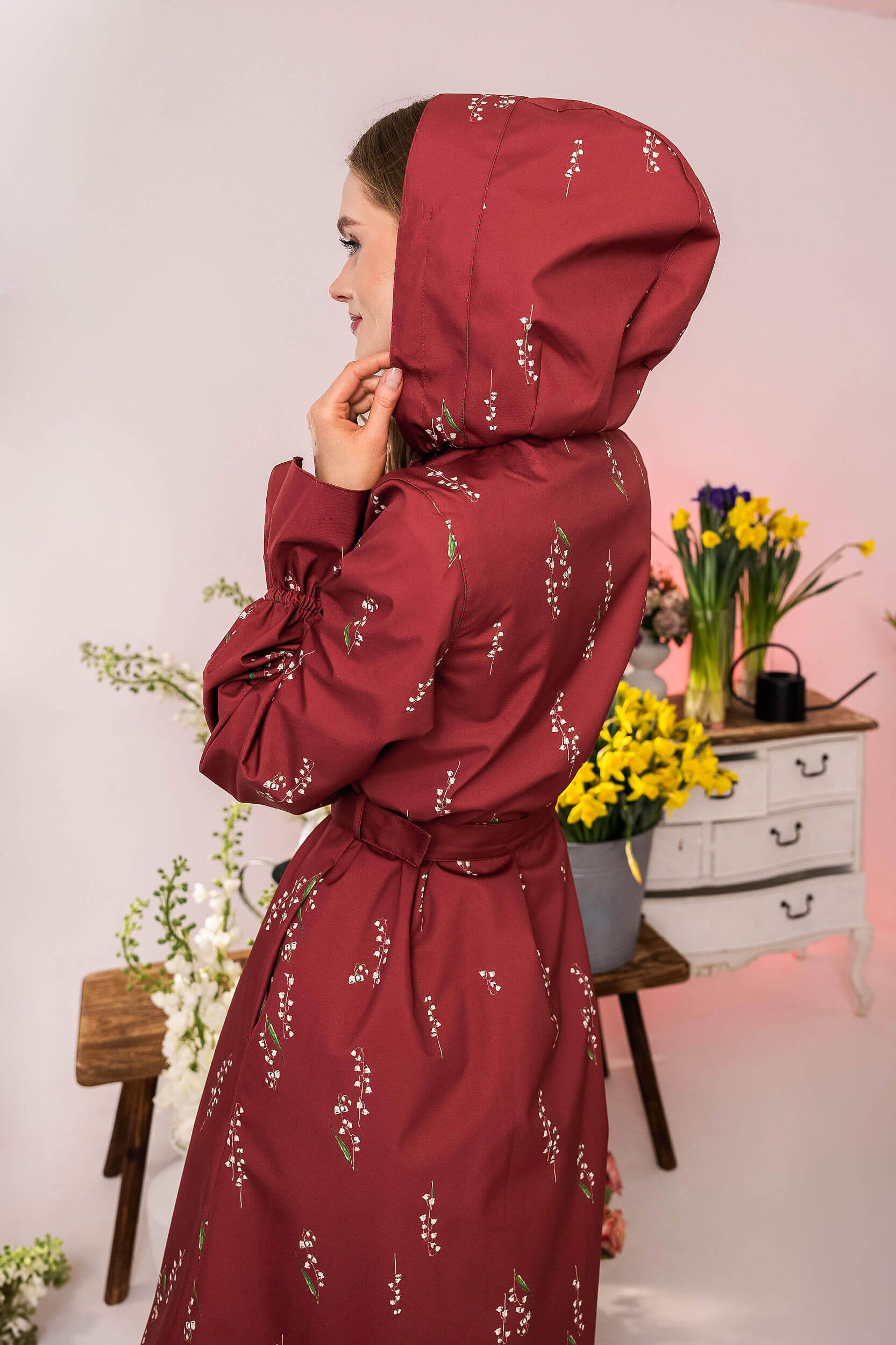 Burgundy double-breasted coat with front pleats and belt
