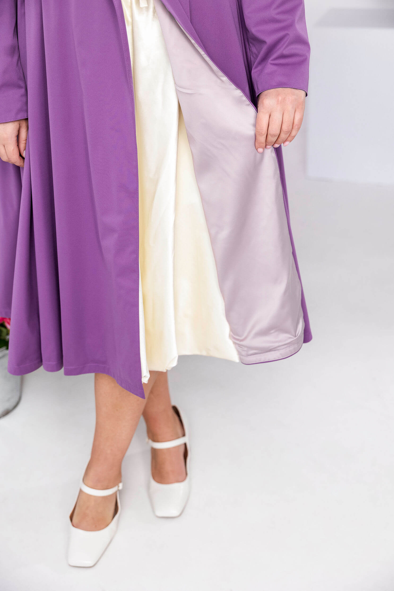 Elegant violet coat with Italian satin lining