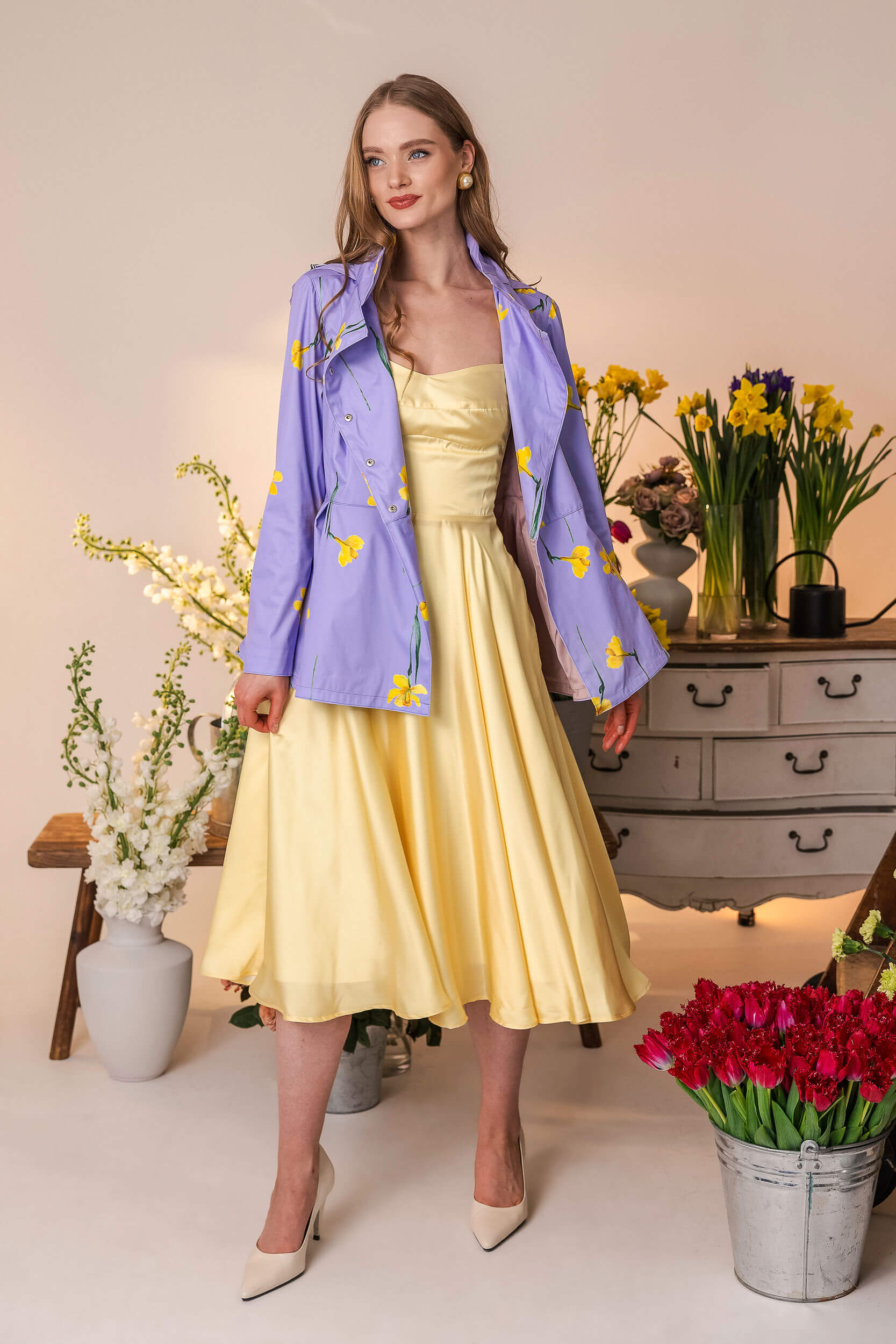 Double-breasted lilac trench short coat with snap buttons