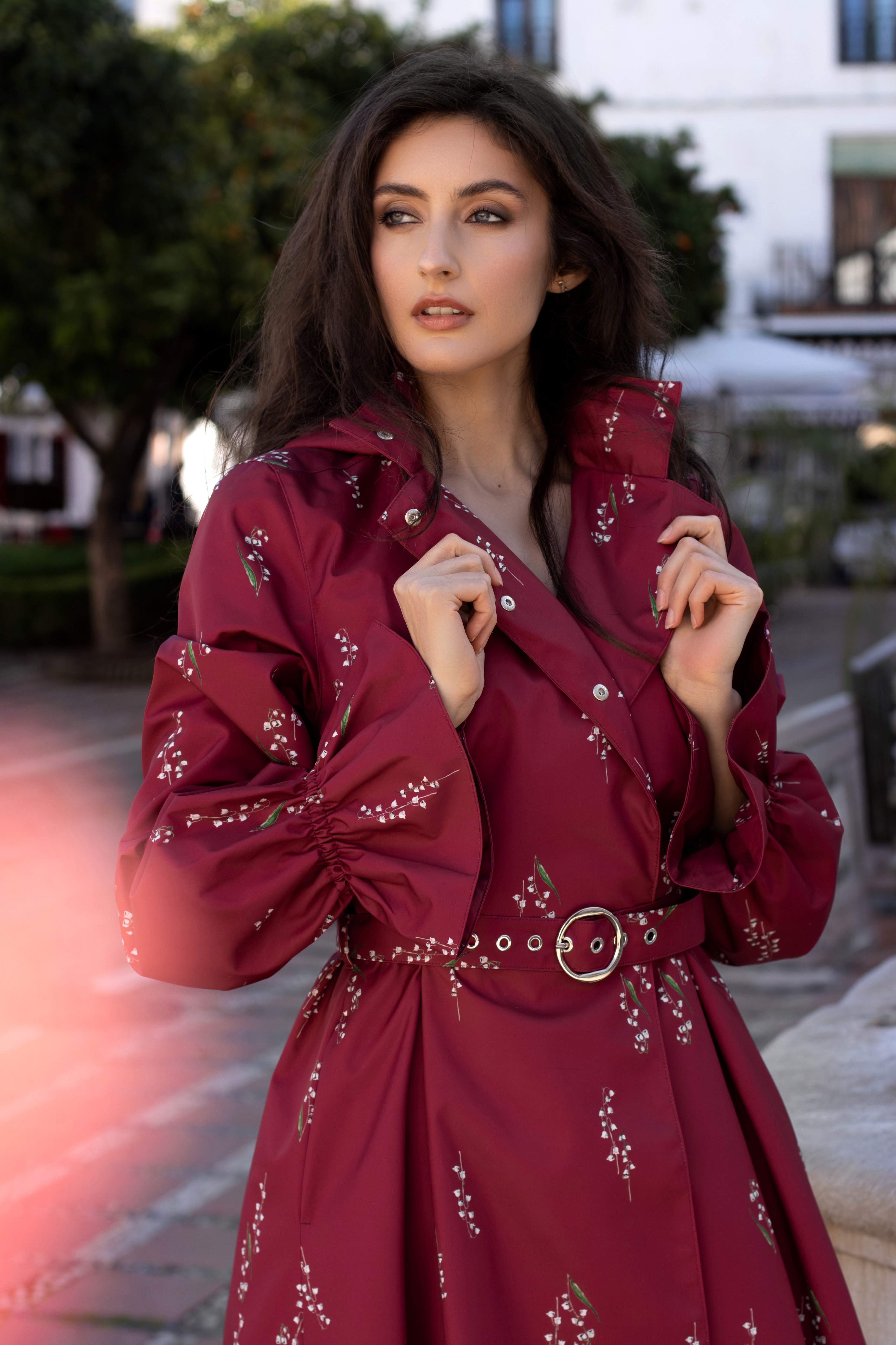RainSisters-lightweight-coat-Crimson-Lily-dark-red-with-white-flowers-close-up-front with belt and sleeves