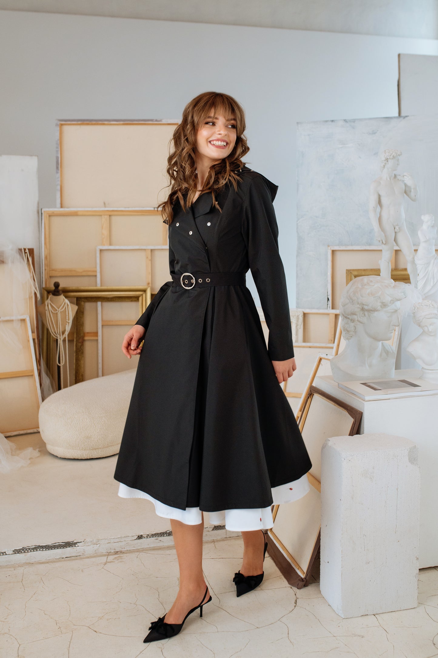Light black color trench coat, waterproof, classic, timeless and simple for everyday use. 
