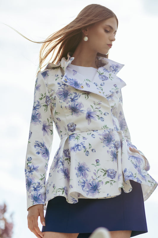 Short jacket coat in white with blue flower print