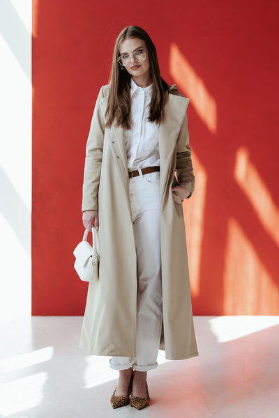 Beige coat in trapeze cut opened style