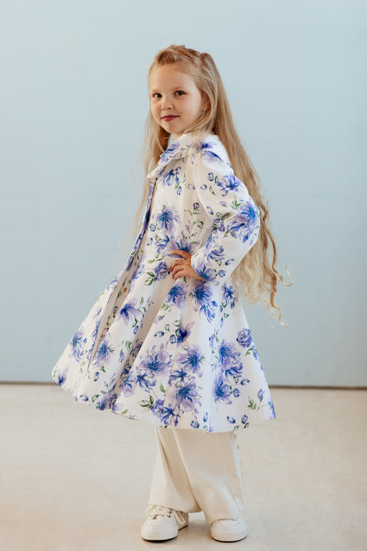 Fitted and flared coat for girls in white with floral print named blue whisper