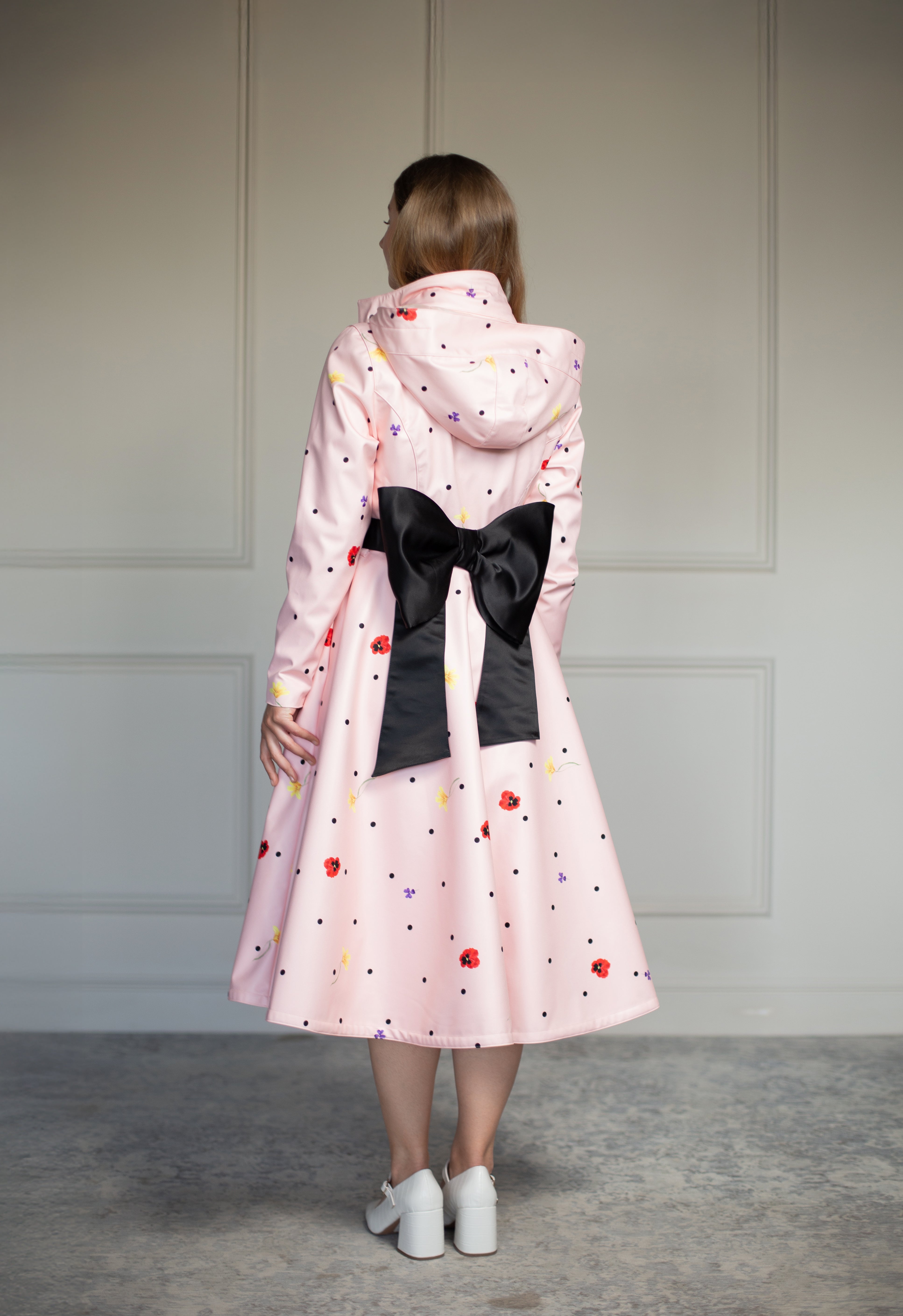 Stylish women’s belt with big bow accent for a flattering silhouette