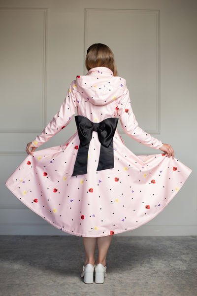 Decorative bow belt adding a touch of femininity to women’s fashion