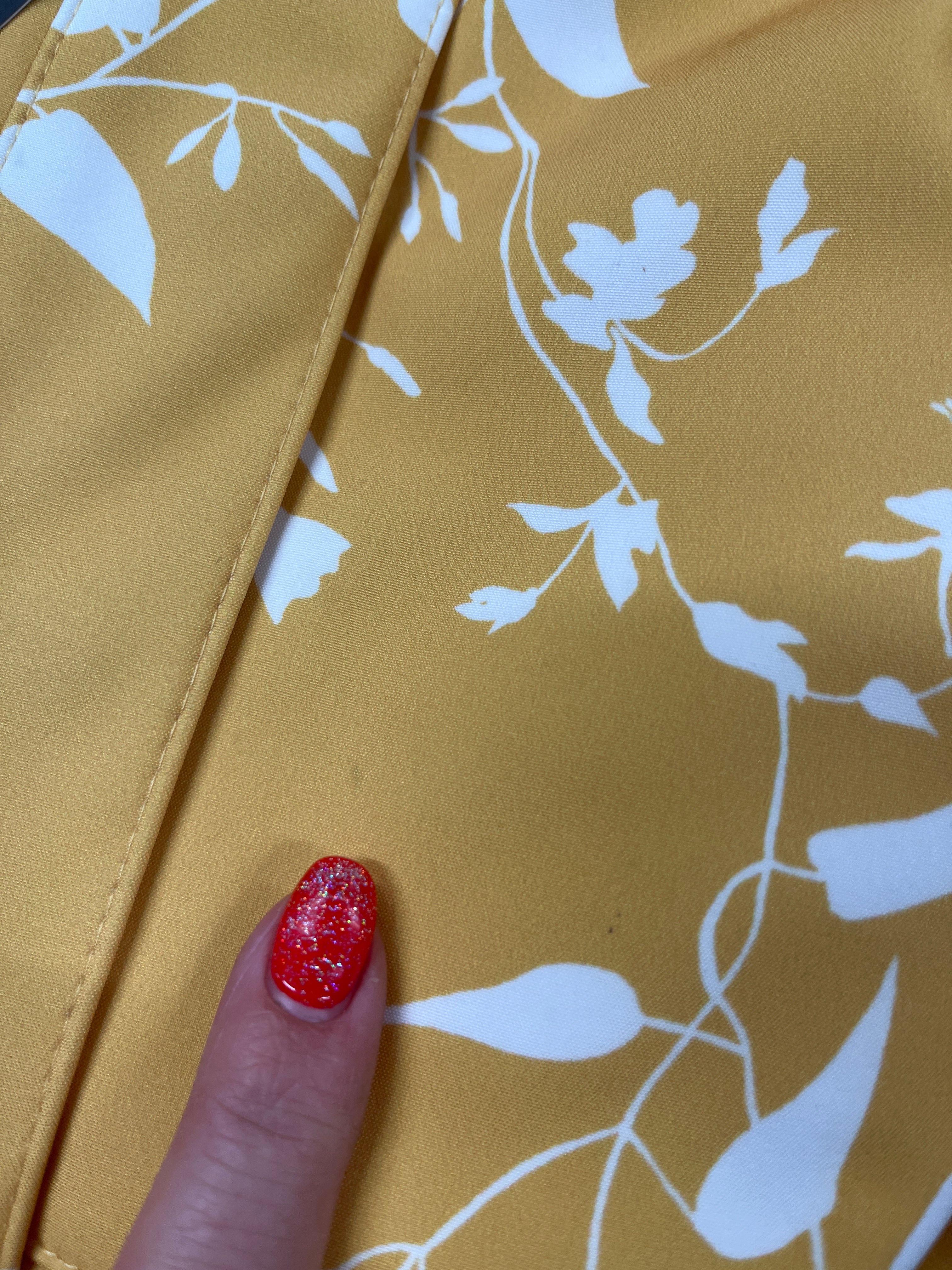 'Majestic Yellow' in size 122/128 (with imperfection)