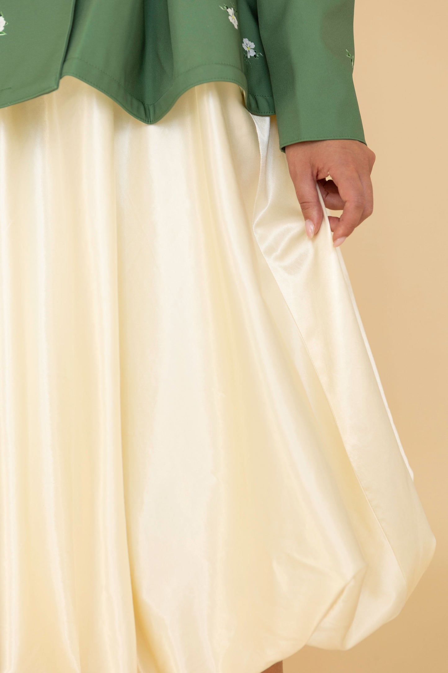 Off-White Balloon Knee-Length Skirt