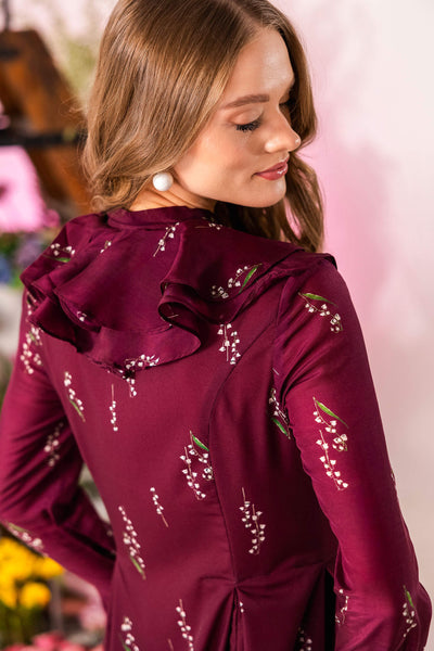 Elegant long sleeve midi dress with voluminous sleeves